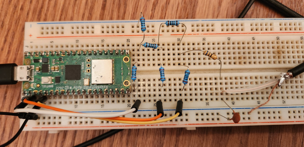I didn&rsquo;t have a 75ohm resistor so I used the closest one I had lying around.